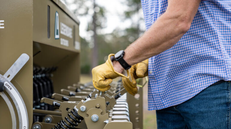 man adjusting legendare drill 5